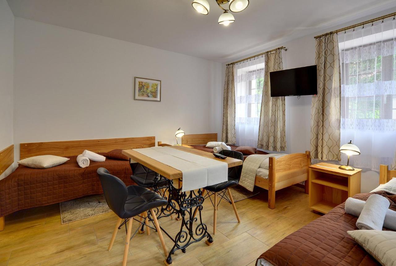 Dom Krawca - Pod Chojnikiem Apartment Jelenia Gora Luaran gambar