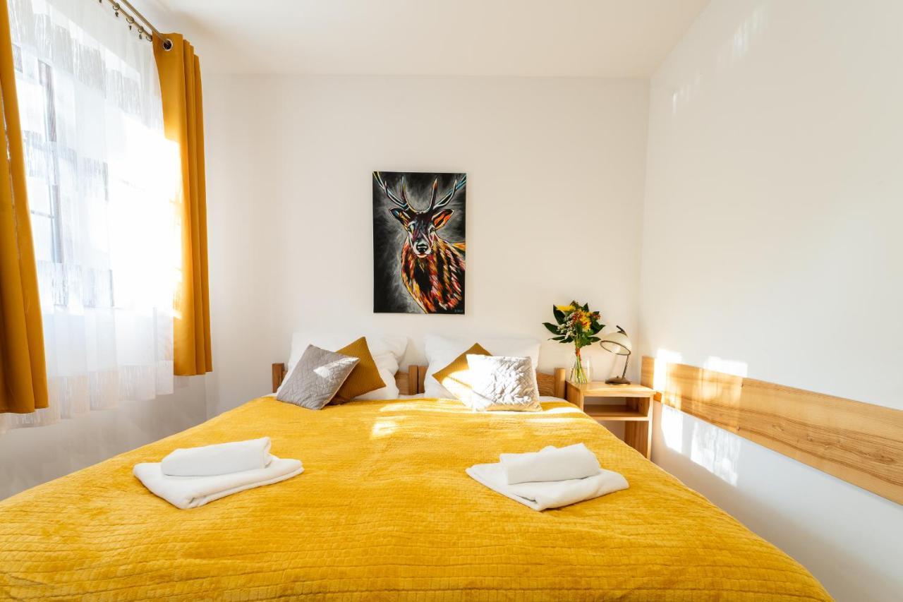Dom Krawca - Pod Chojnikiem Apartment Jelenia Gora Luaran gambar