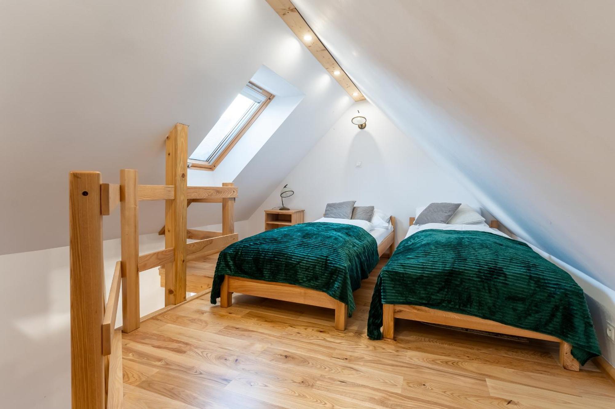 Dom Krawca - Pod Chojnikiem Apartment Jelenia Gora Luaran gambar