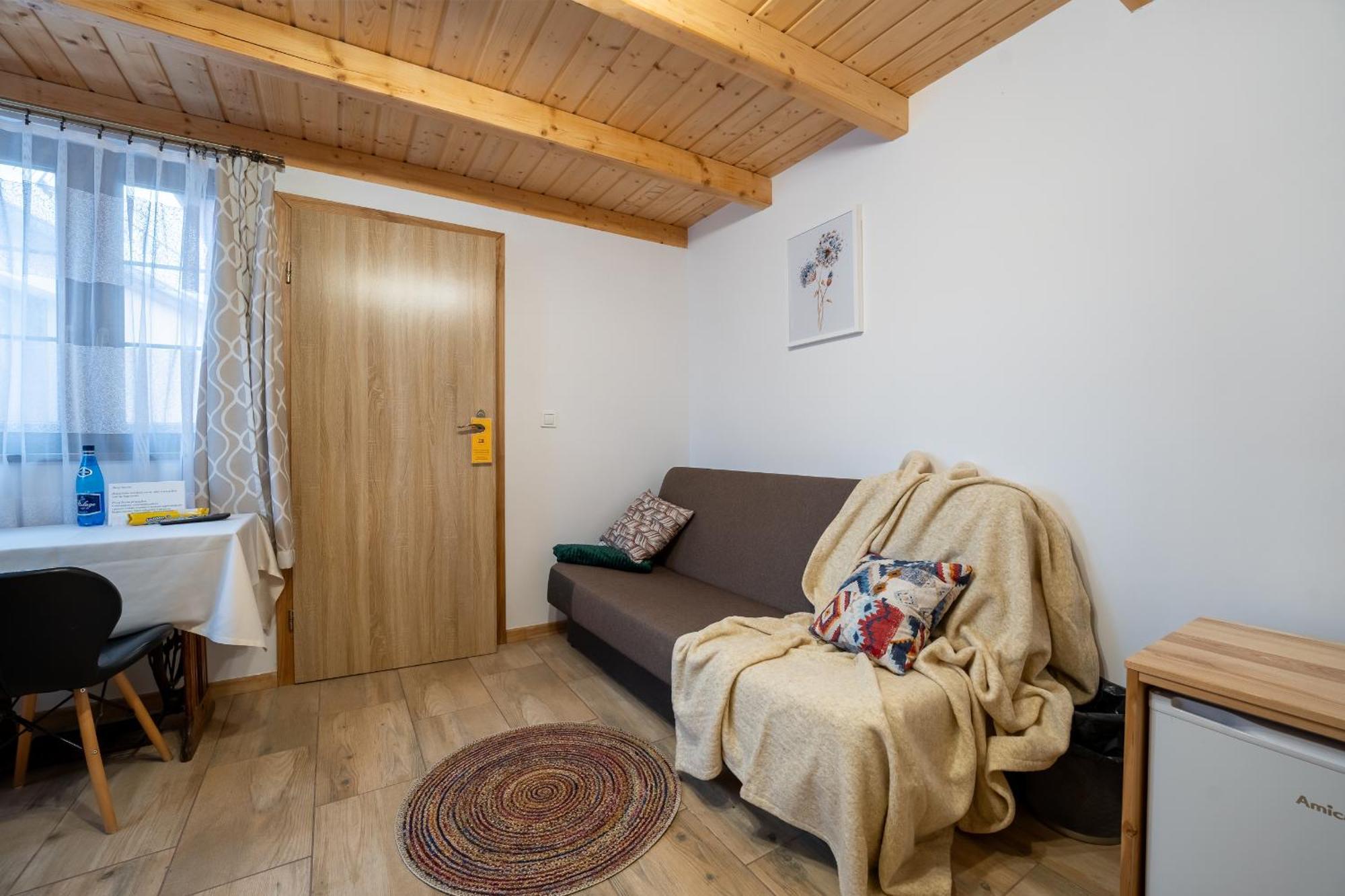 Dom Krawca - Pod Chojnikiem Apartment Jelenia Gora Luaran gambar