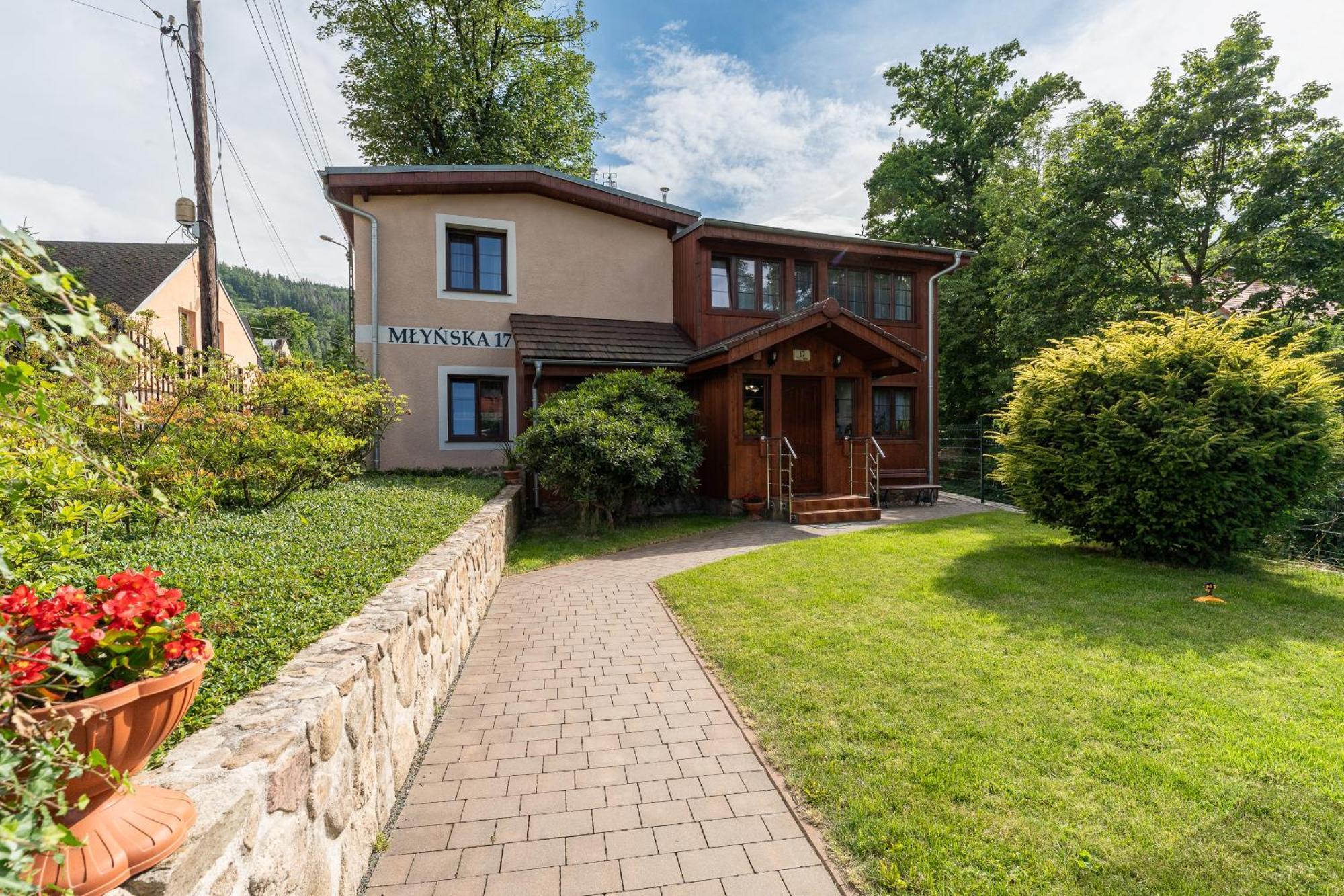 Dom Krawca - Pod Chojnikiem Apartment Jelenia Gora Luaran gambar