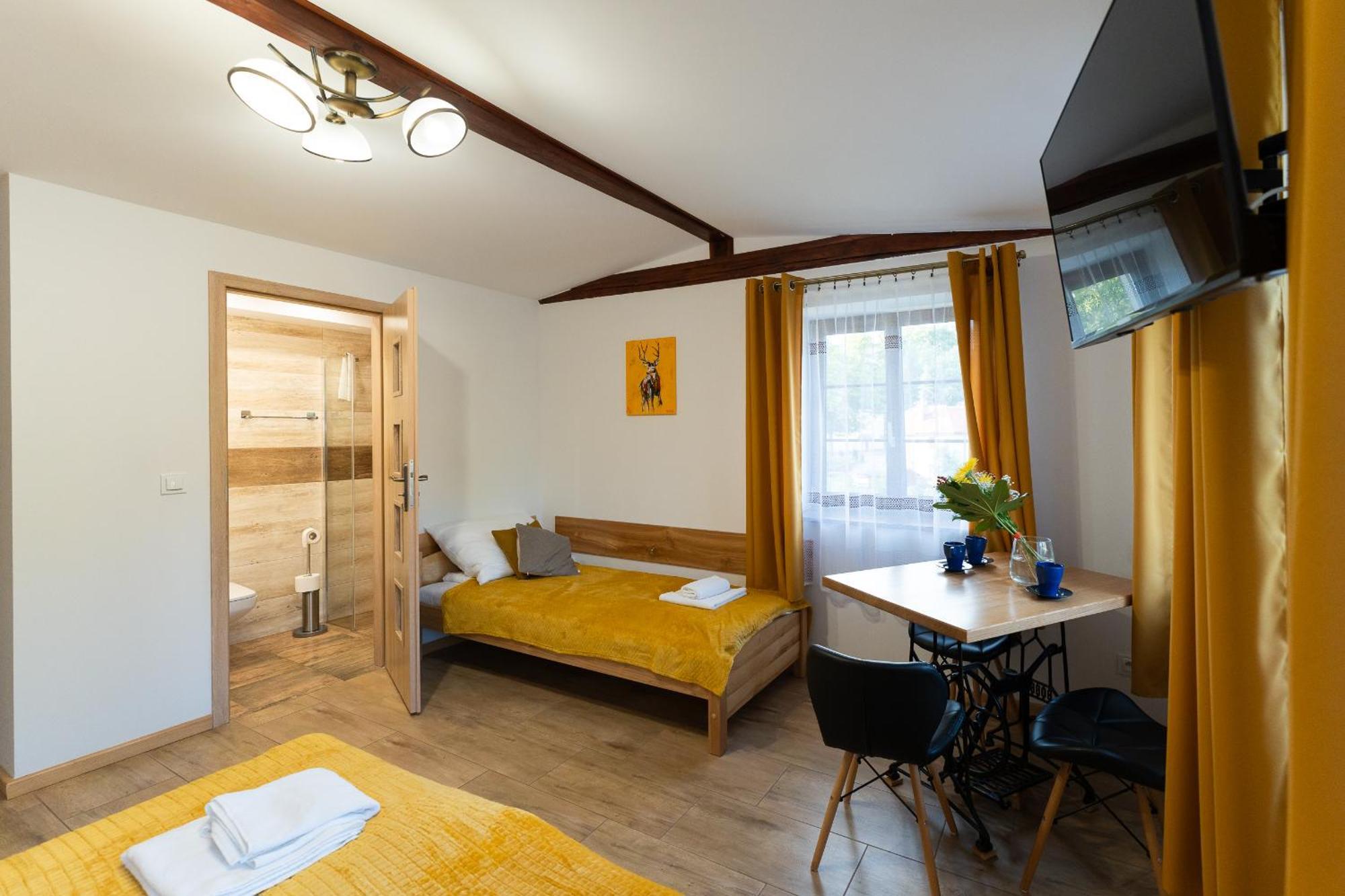 Dom Krawca - Pod Chojnikiem Apartment Jelenia Gora Luaran gambar