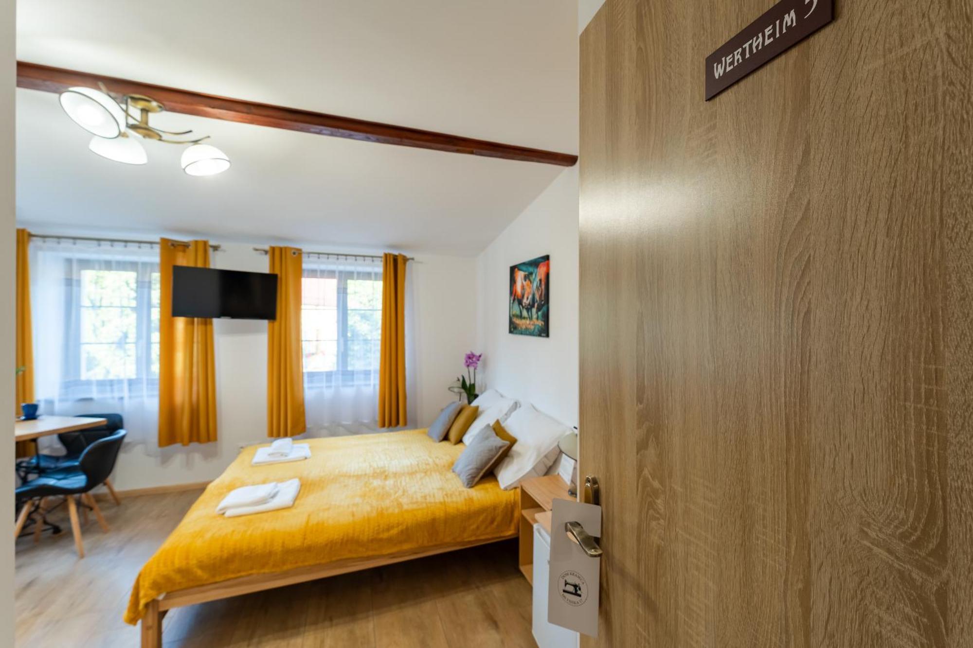 Dom Krawca - Pod Chojnikiem Apartment Jelenia Gora Luaran gambar