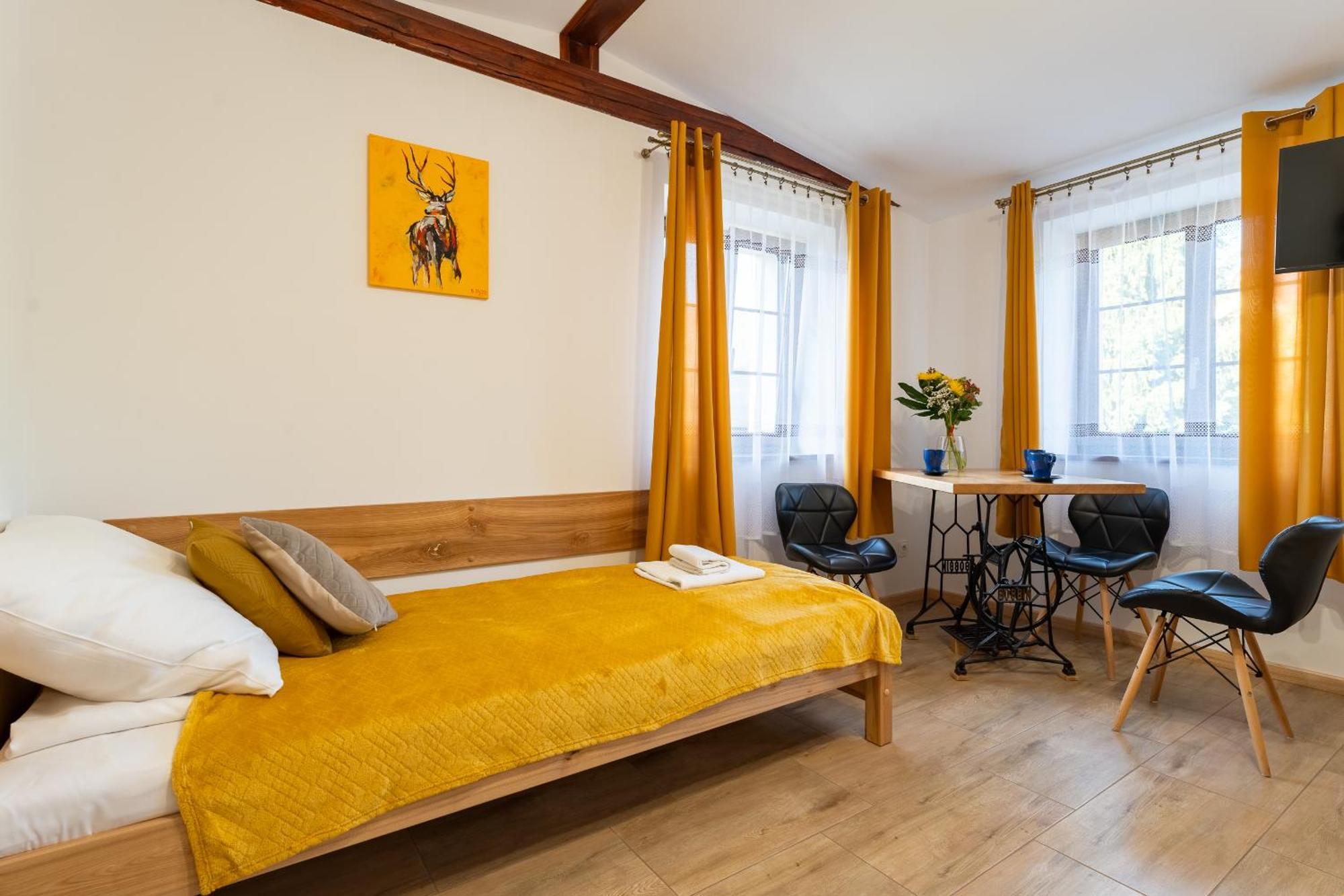 Dom Krawca - Pod Chojnikiem Apartment Jelenia Gora Luaran gambar