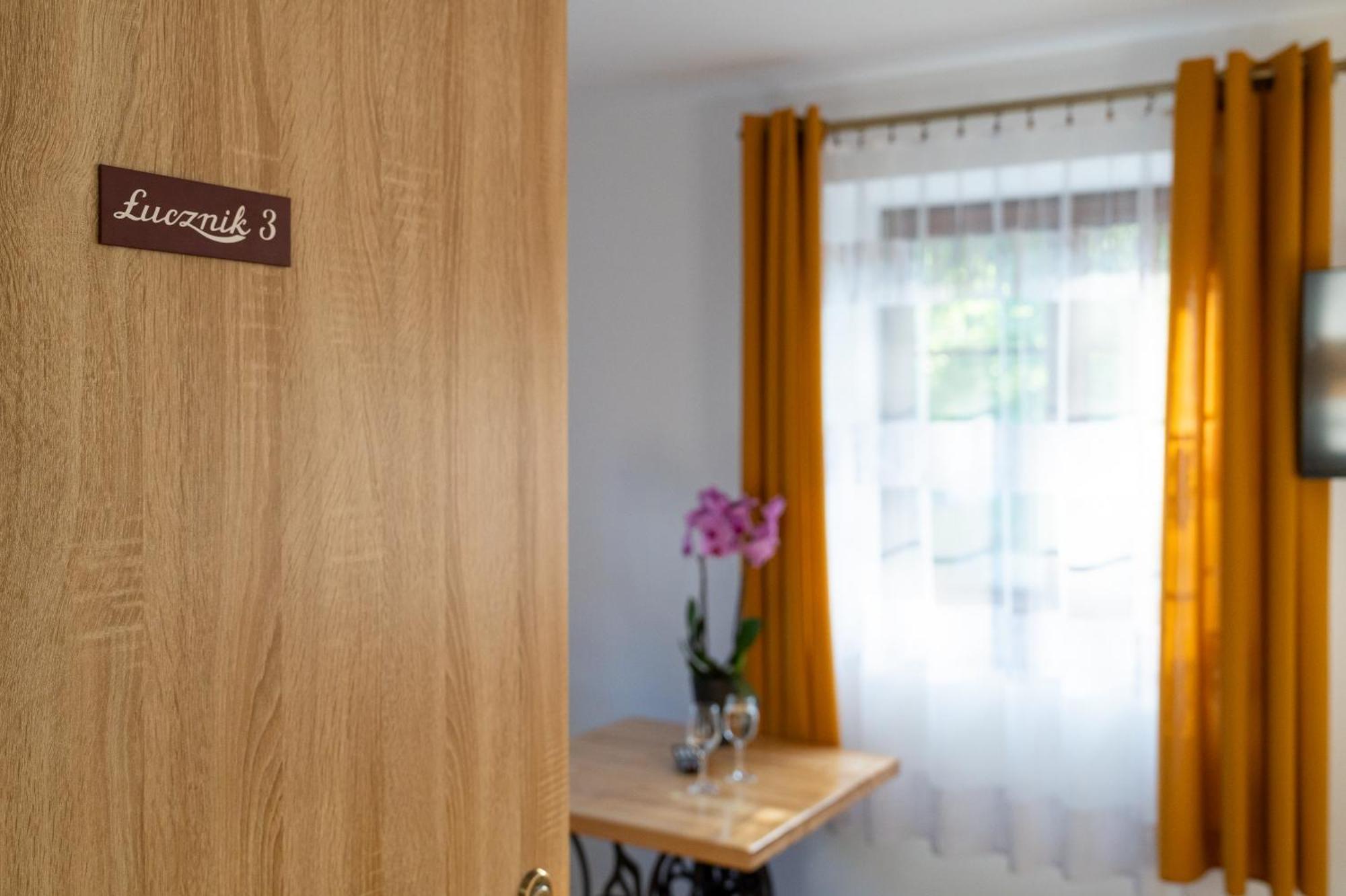 Dom Krawca - Pod Chojnikiem Apartment Jelenia Gora Luaran gambar