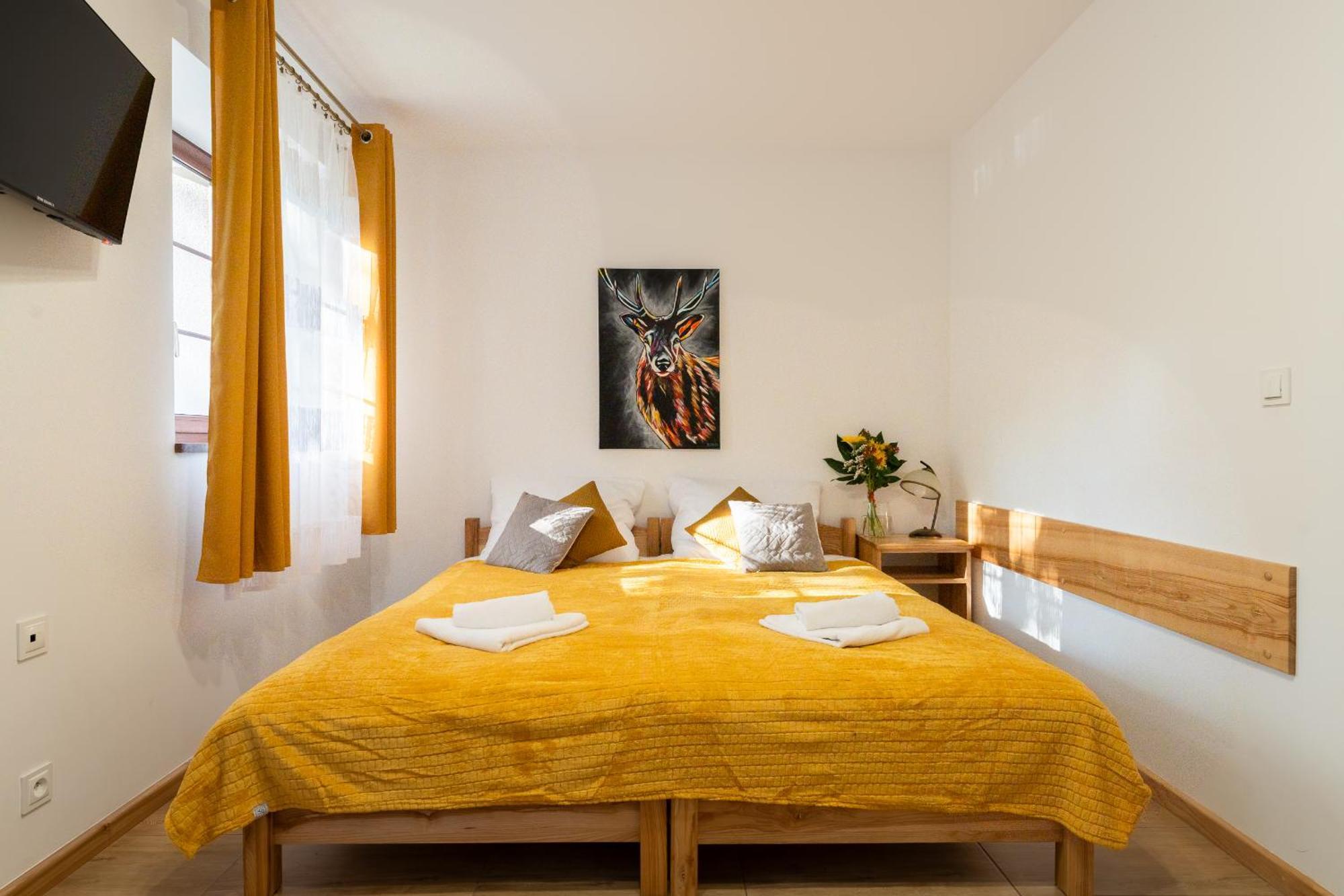 Dom Krawca - Pod Chojnikiem Apartment Jelenia Gora Luaran gambar