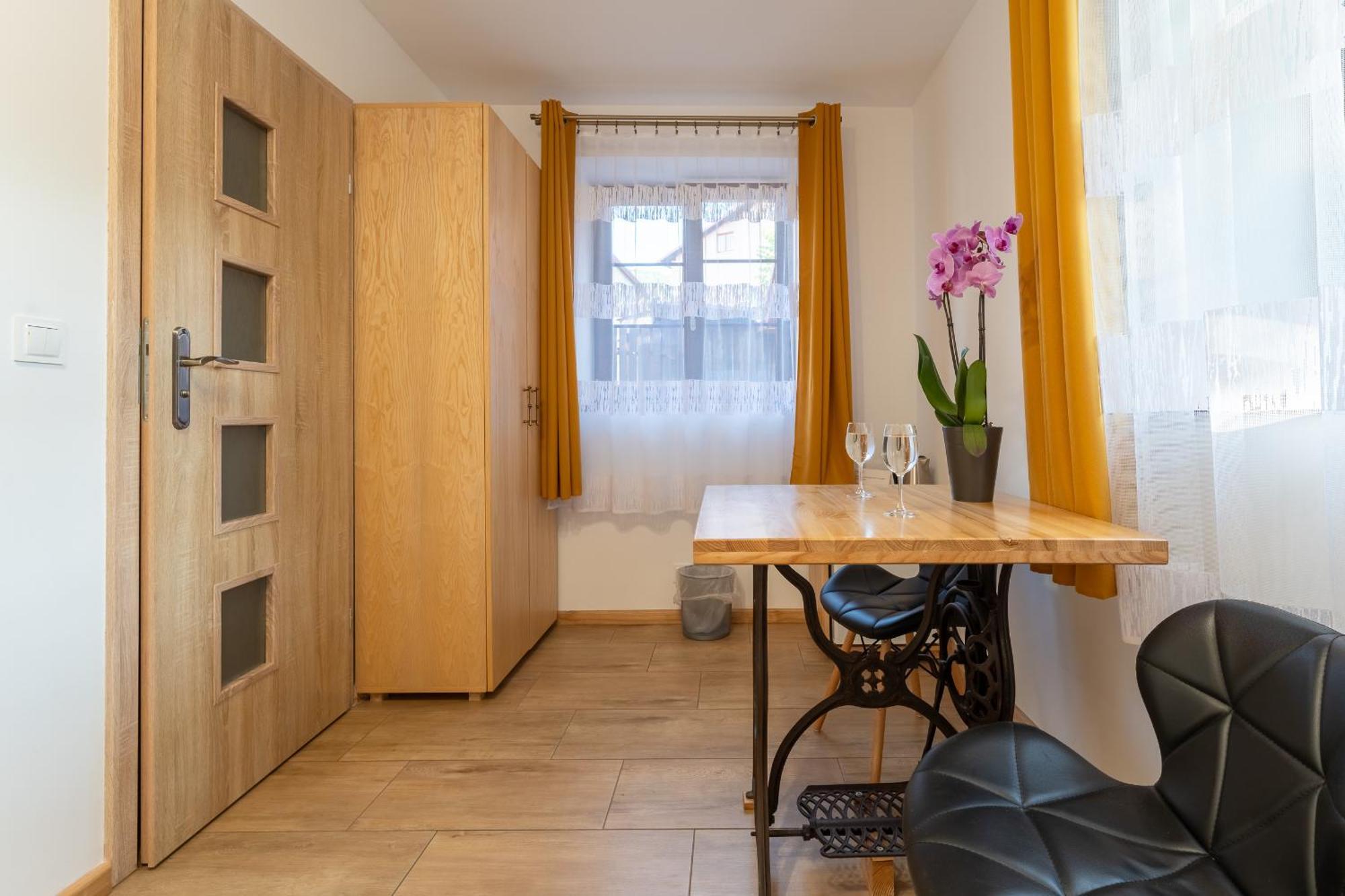 Dom Krawca - Pod Chojnikiem Apartment Jelenia Gora Luaran gambar