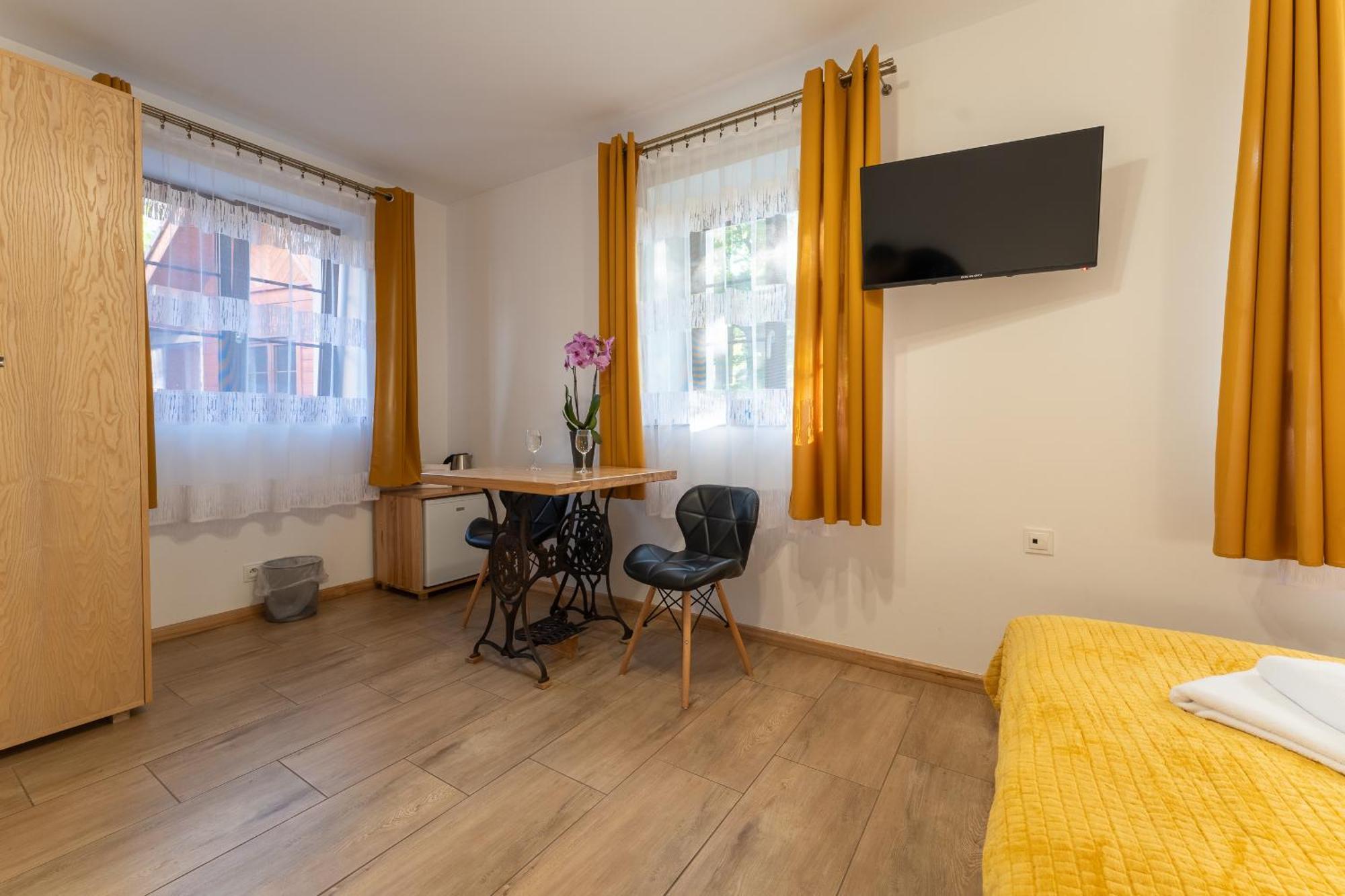 Dom Krawca - Pod Chojnikiem Apartment Jelenia Gora Luaran gambar