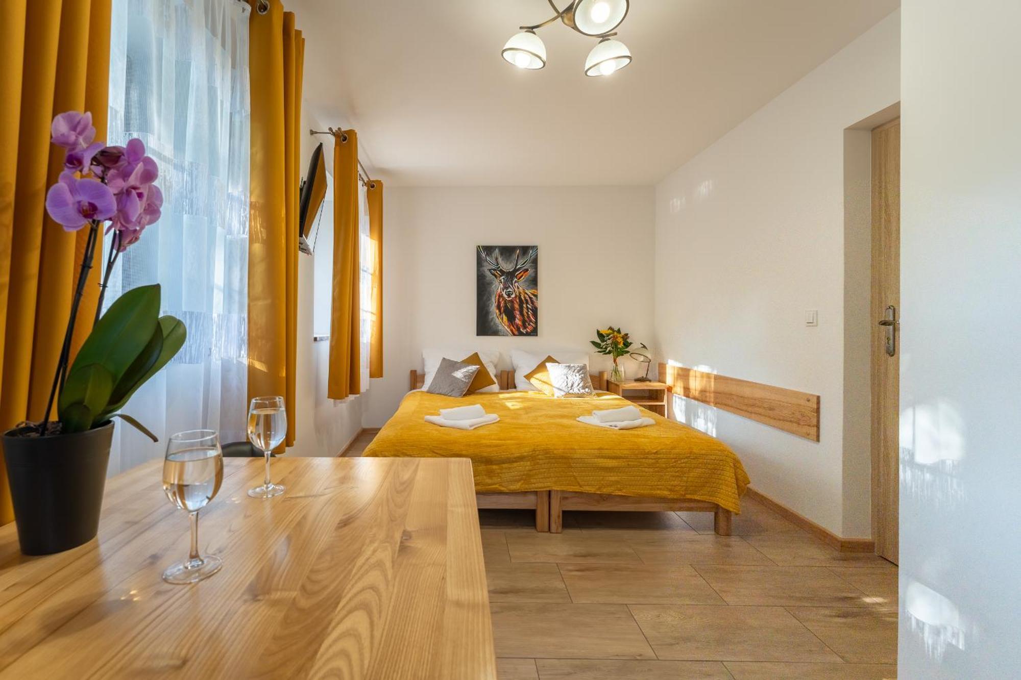 Dom Krawca - Pod Chojnikiem Apartment Jelenia Gora Luaran gambar