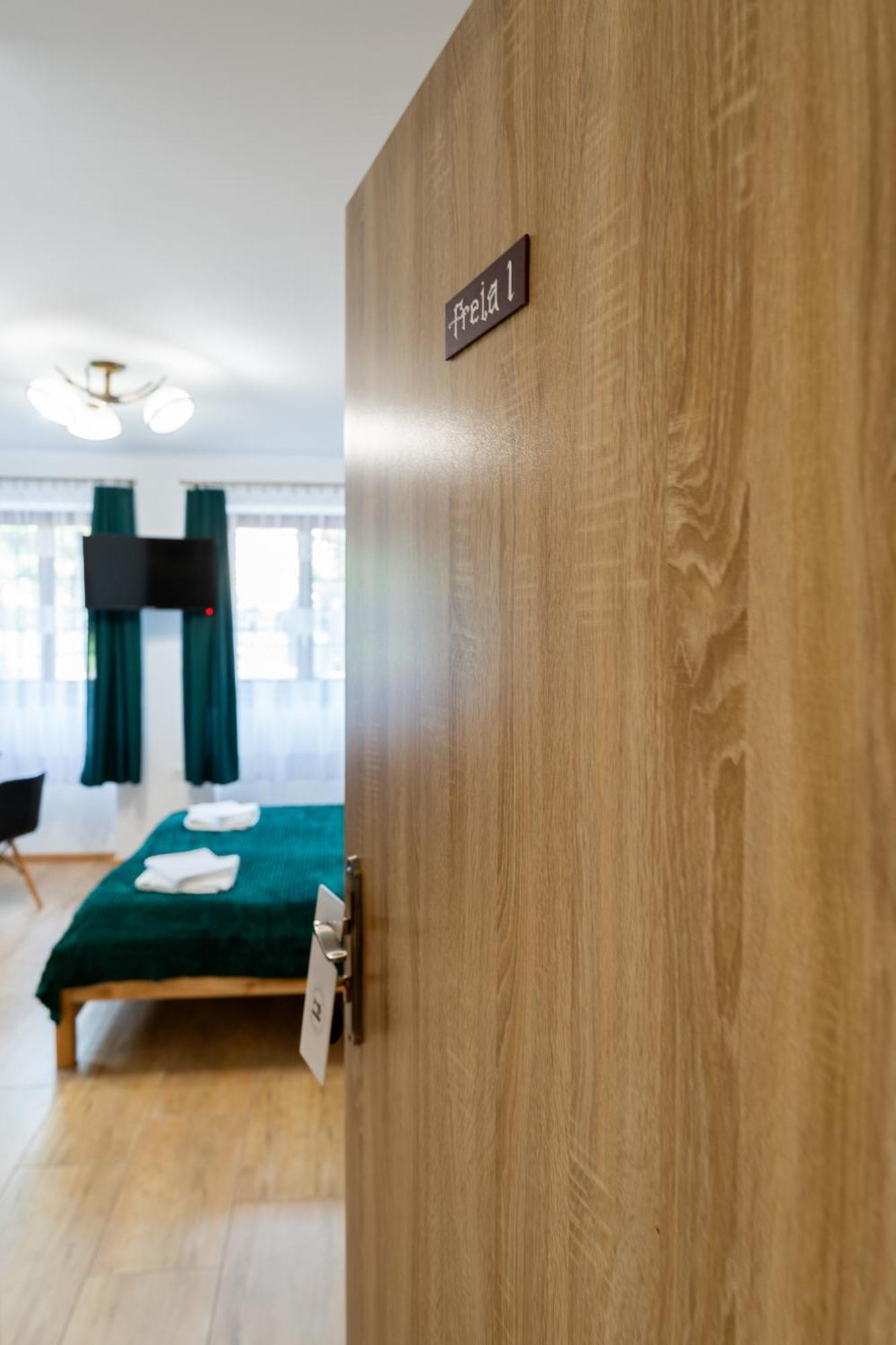 Dom Krawca - Pod Chojnikiem Apartment Jelenia Gora Luaran gambar