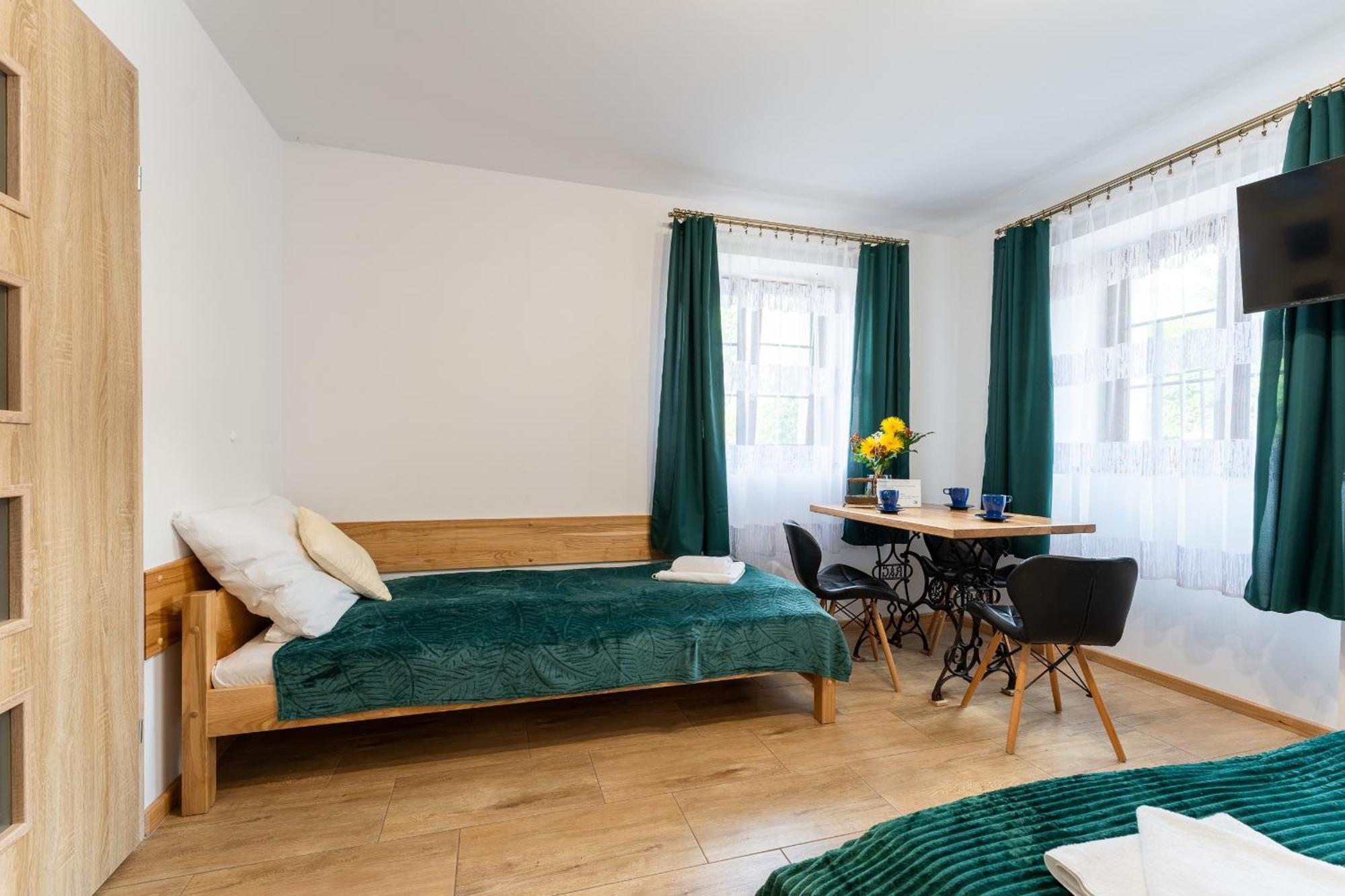 Dom Krawca - Pod Chojnikiem Apartment Jelenia Gora Luaran gambar