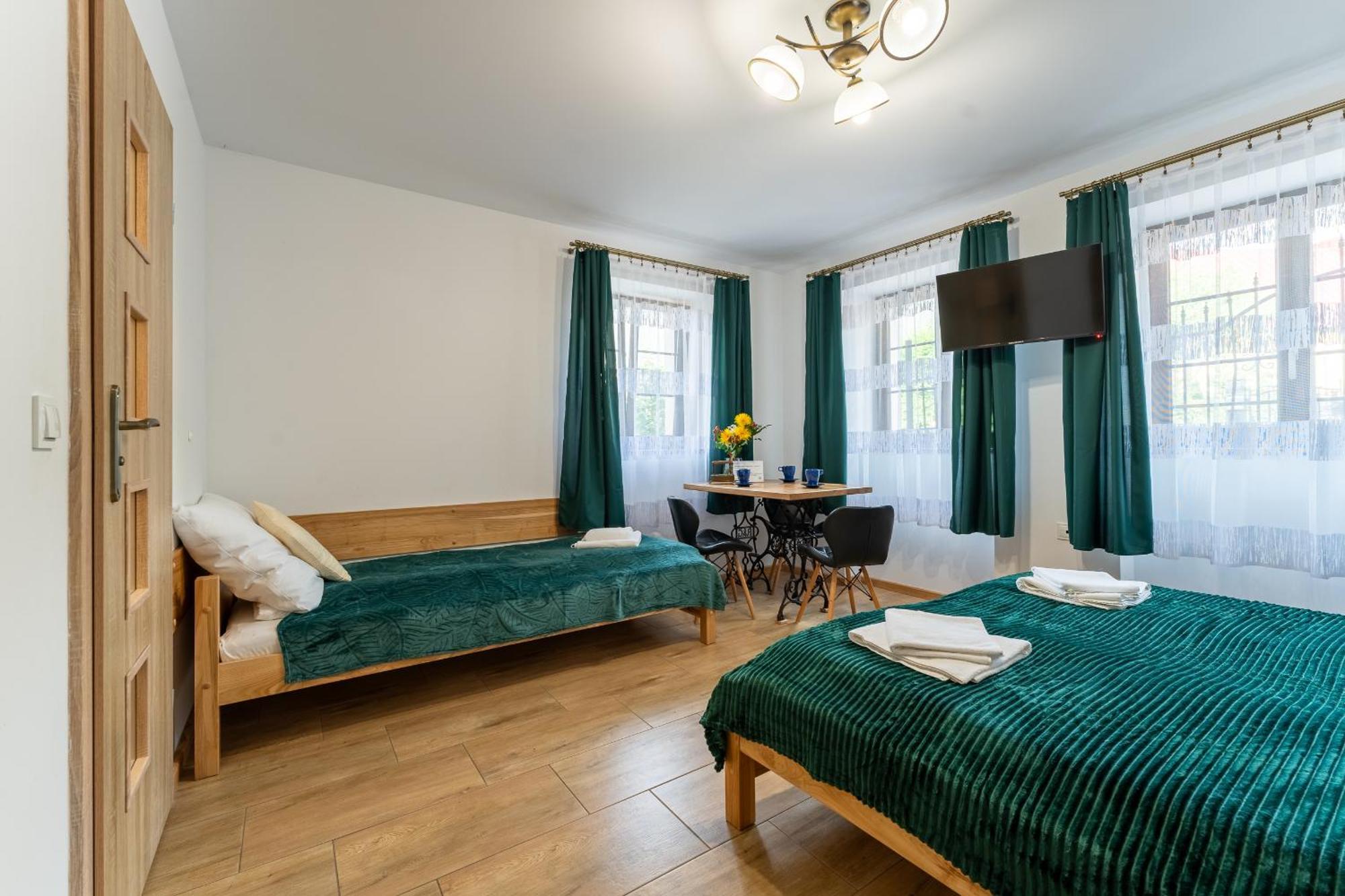Dom Krawca - Pod Chojnikiem Apartment Jelenia Gora Luaran gambar