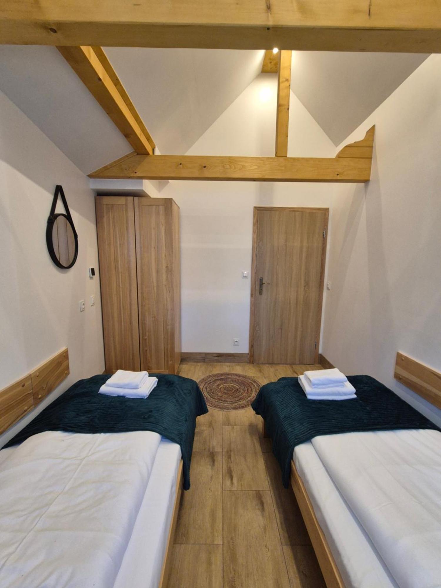 Dom Krawca - Pod Chojnikiem Apartment Jelenia Gora Luaran gambar